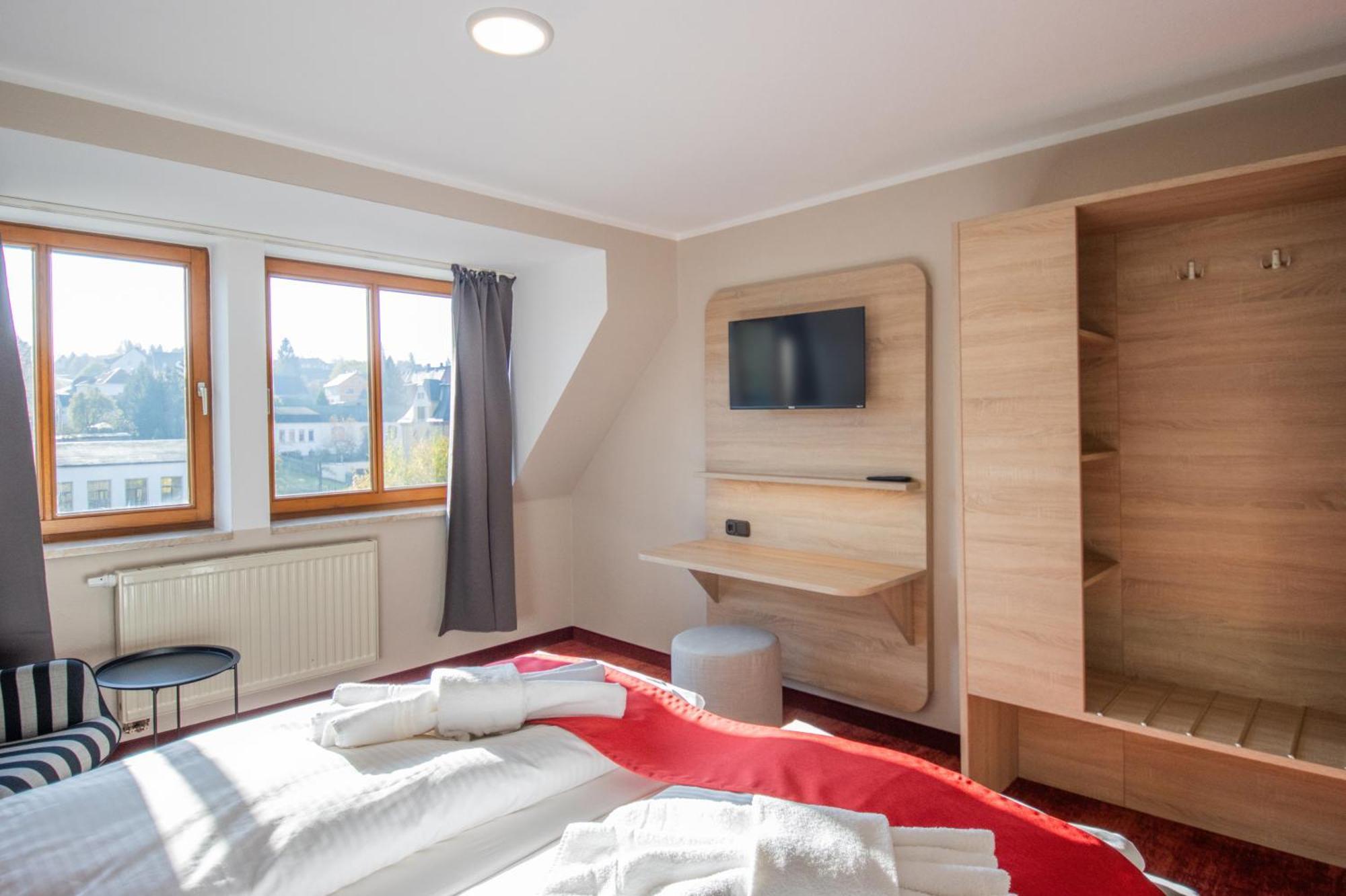 Hotel Lengenfelder Hof Lengenfeld  المظهر الخارجي الصورة